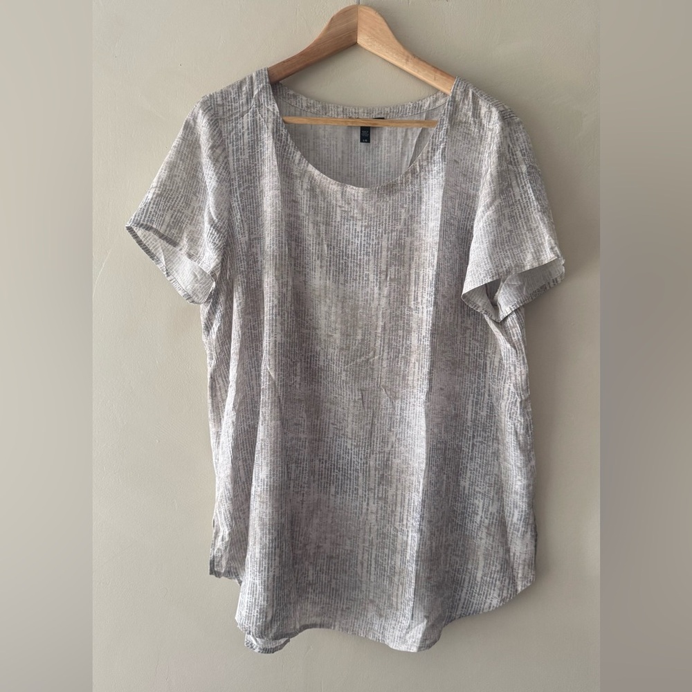 Eileen Fisher Gray Textured Short Sleeve silk Top 605
